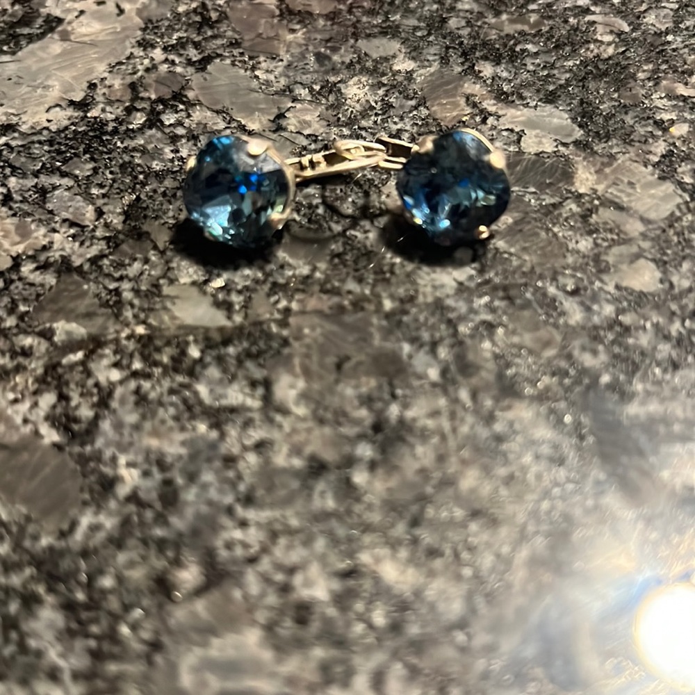 Beautiful authentic Sabika gulf earrings in blue.